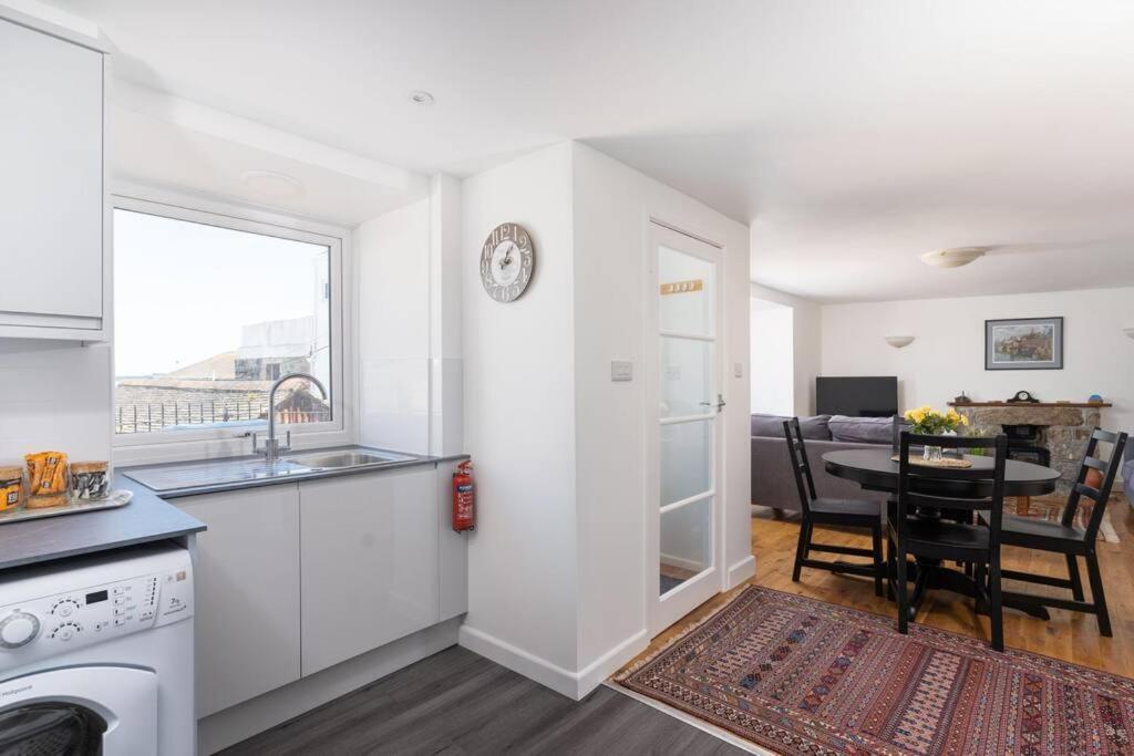 Charming 3 Bedroom Harbour Cottage With Parking Penzance Exterior photo