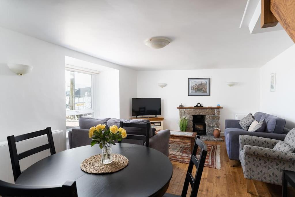 Charming 3 Bedroom Harbour Cottage With Parking Penzance Exterior photo