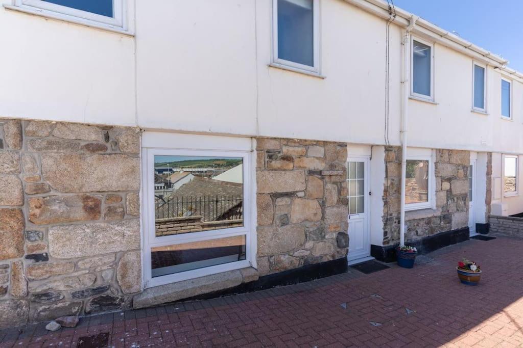 Charming 3 Bedroom Harbour Cottage With Parking Penzance Exterior photo
