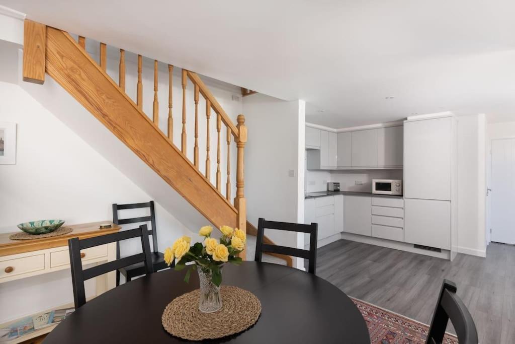 Charming 3 Bedroom Harbour Cottage With Parking Penzance Exterior photo